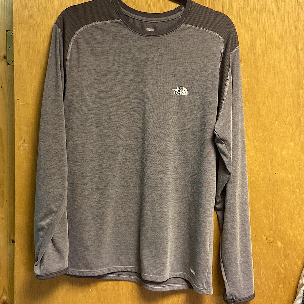 The North Face Long Sleeve Shirt, Base Layer, Men’s Medium, Two Tone Gray